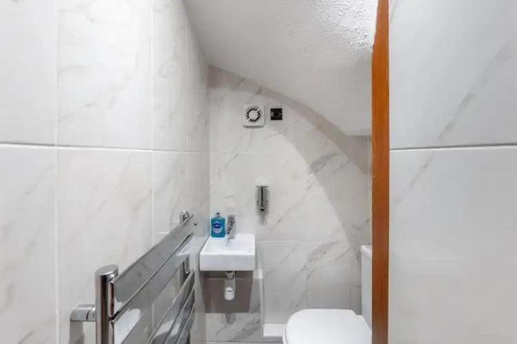 5-bed House - Sleeps 10 - Garden - Parking