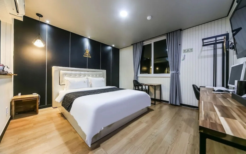 Luxury Motel