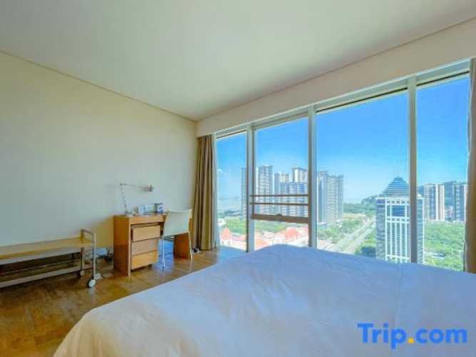 1 Bedroom Business Suite