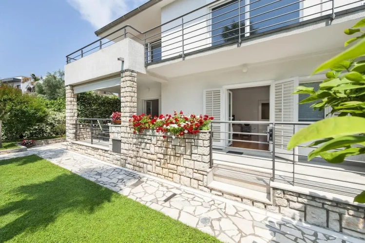 1 Bedroom Apartment with balcony