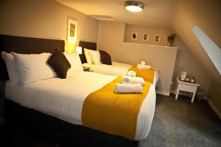 Standard Triple room