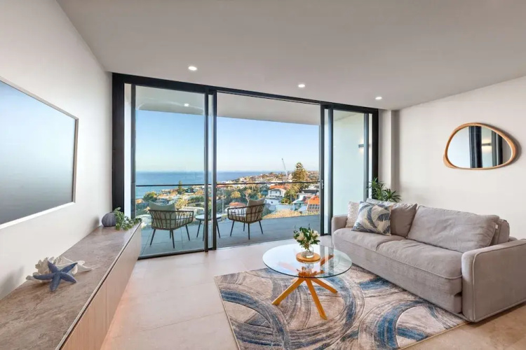 Modern 1-bed With Tamarama Beach Views