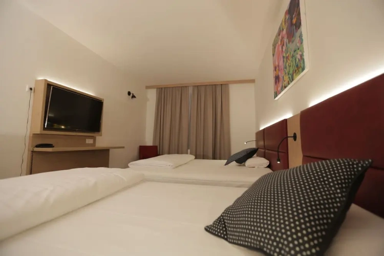 Economy Triple room