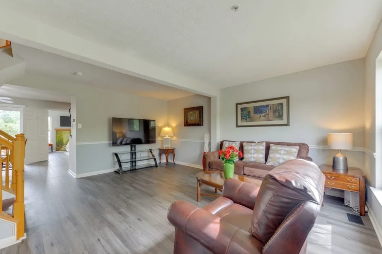 4 Bedrooms Apartment