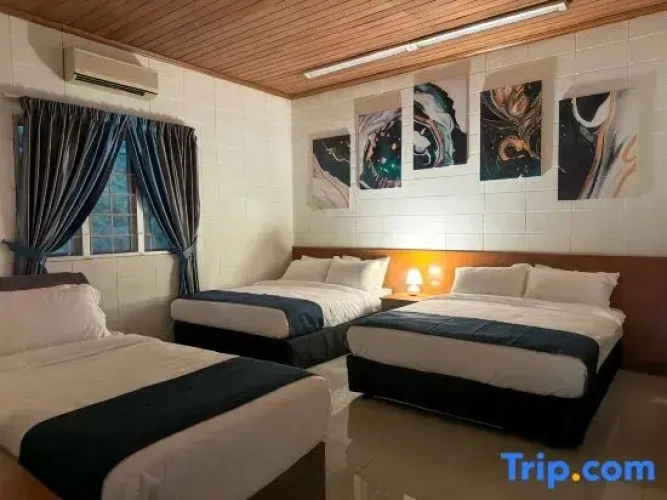 5 Bedrooms Villa