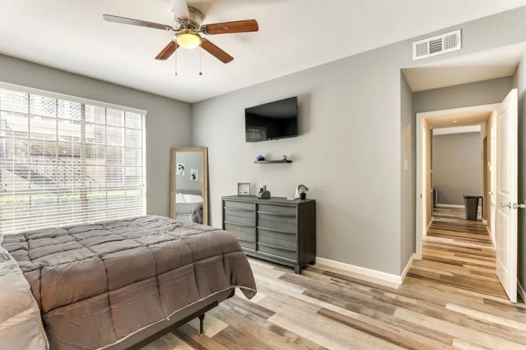 2 Bedrooms Apartment