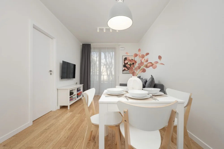 Muranów Apartment Parking by Renters