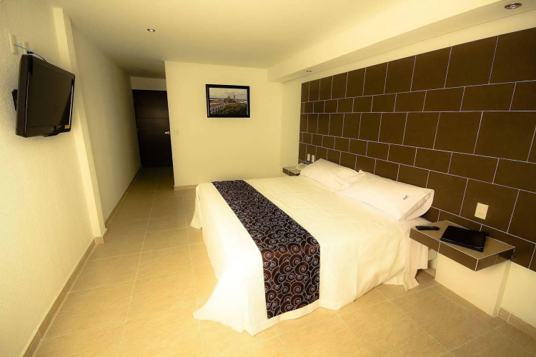 First Inn Hotel & Business