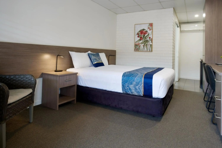 Chalet Motor Inn