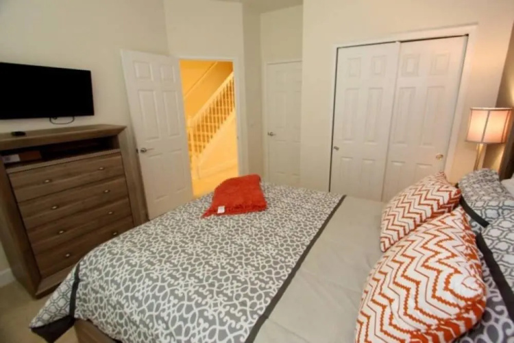 Inviting 3-bed House in Clermont