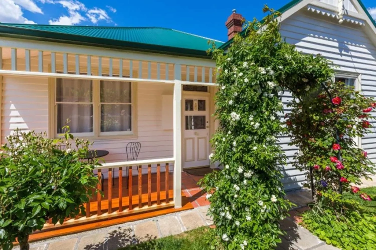 3 Bedrooms Cottage