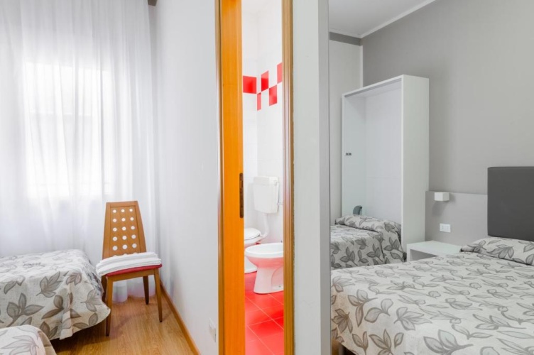 Standard Triple room