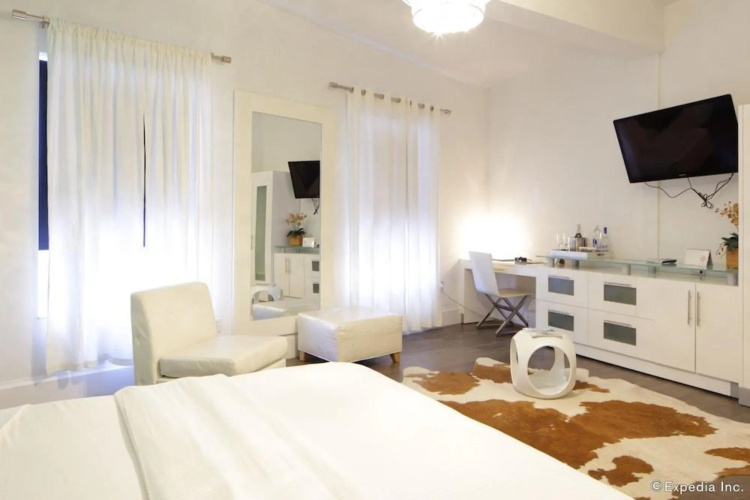 Ithaca Hotel
