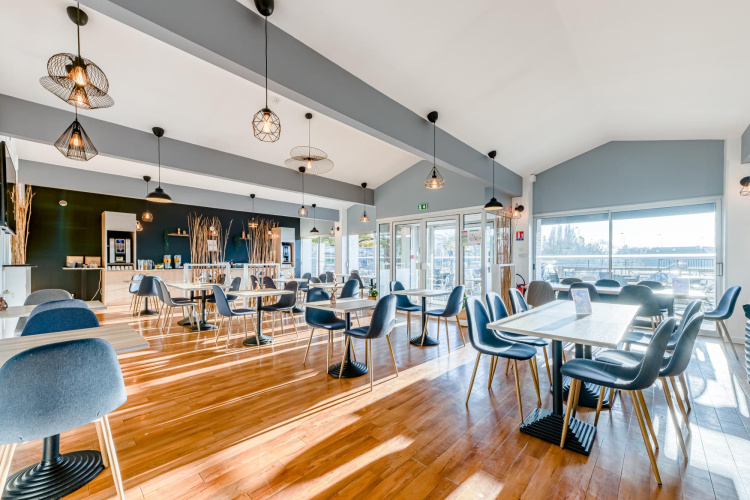 Kyriad Hotel Le Lac