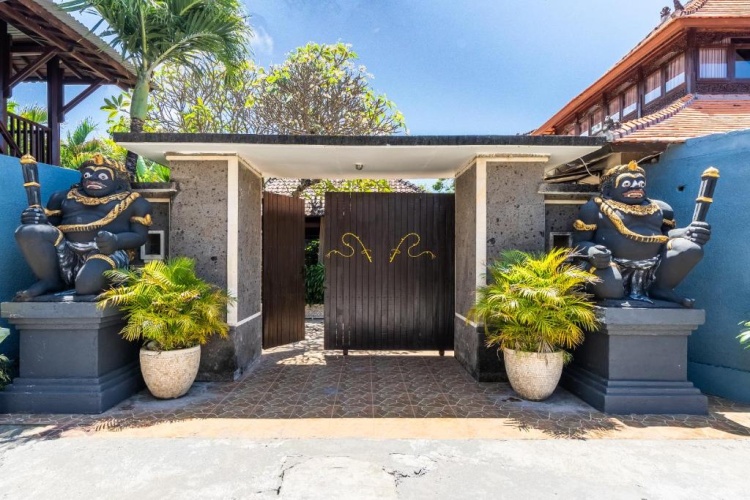 2 Bedrooms Villa