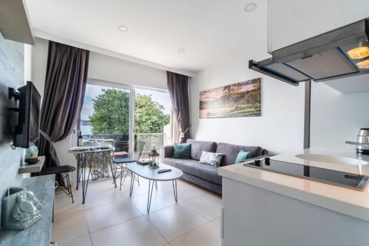2 Bedrooms Apartment