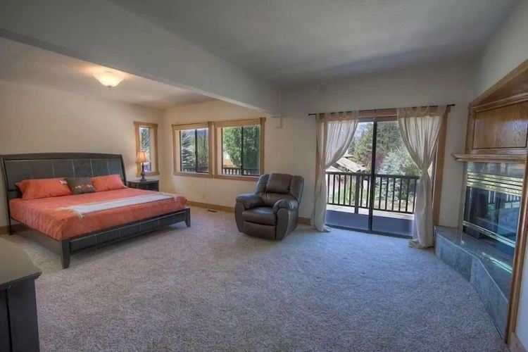 4 Bedrooms Cottage