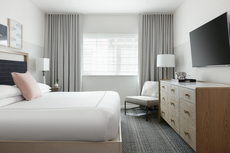 Kimpton Surfcomber Hotel photo 8