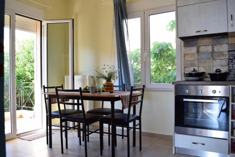 Sunny Sea-View Apartment in Halepa