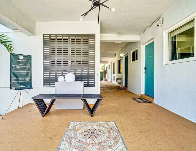 Beachfront Studio Hollywood Boardwalk Parking