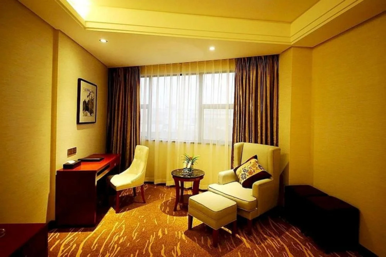 Hollyear XK Hotel