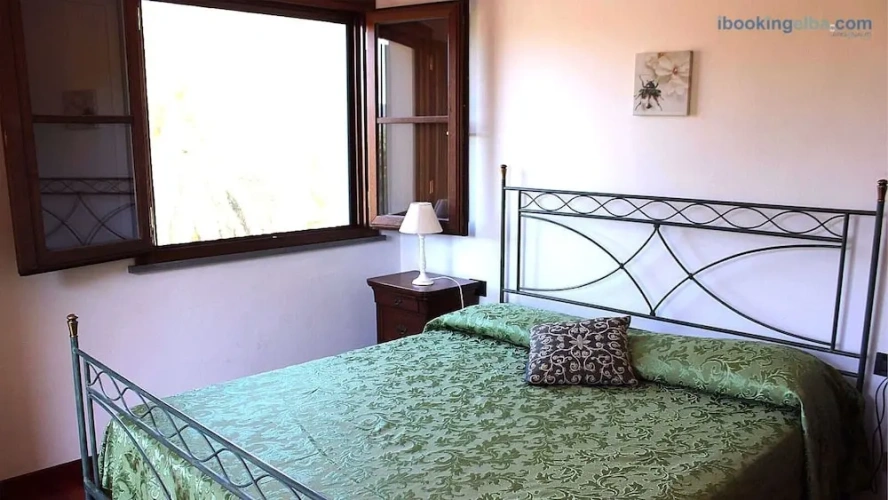 5 Bedrooms Villa