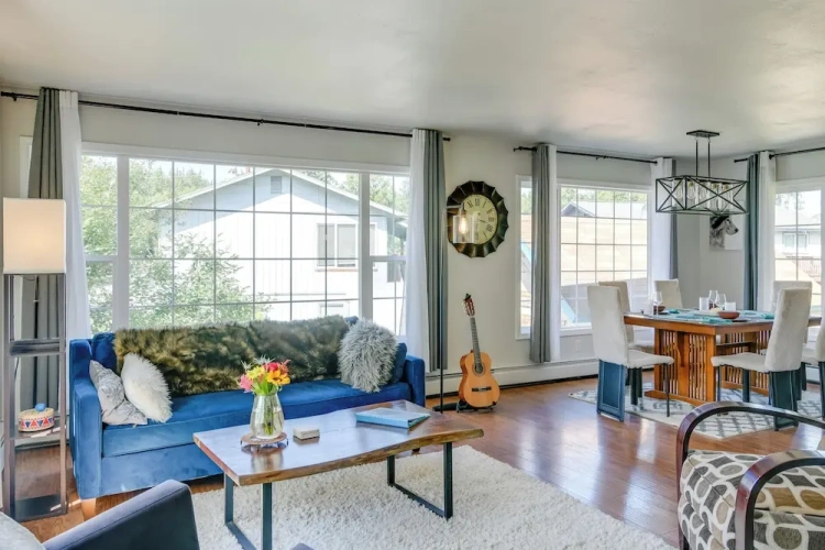 4 Bedrooms Cottage with balcony