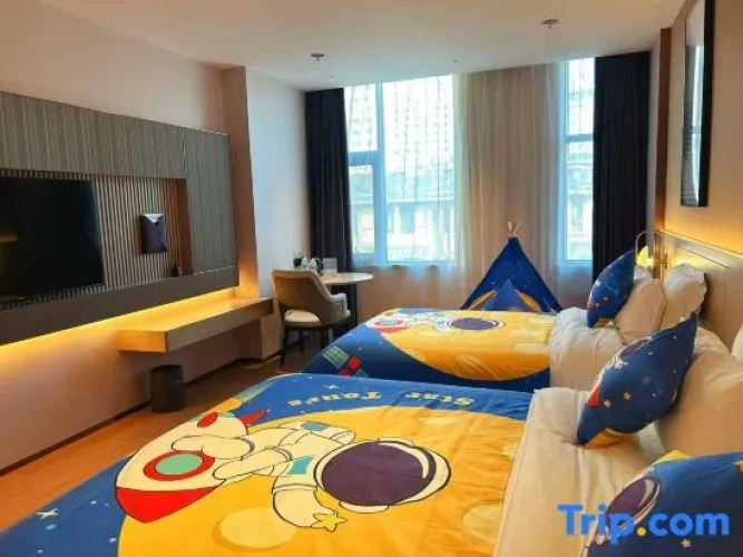 Deluxe Twin Family room