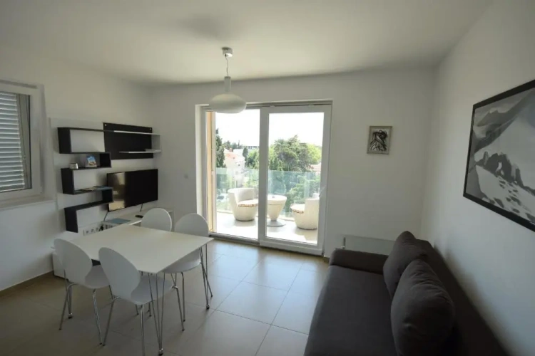 2 Bedrooms Apartment with balcony and with sea view