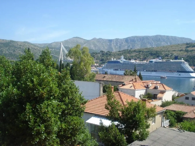 3 Bedrooms Apartment with sea view