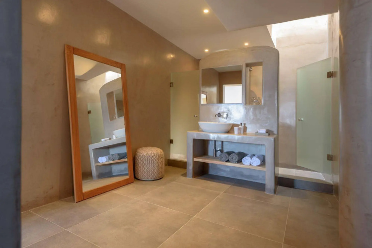Earino Suites & Villas
