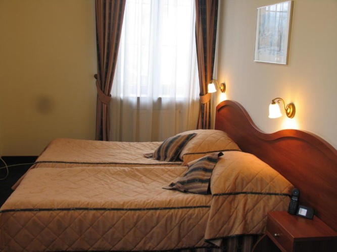 Standard Triple room