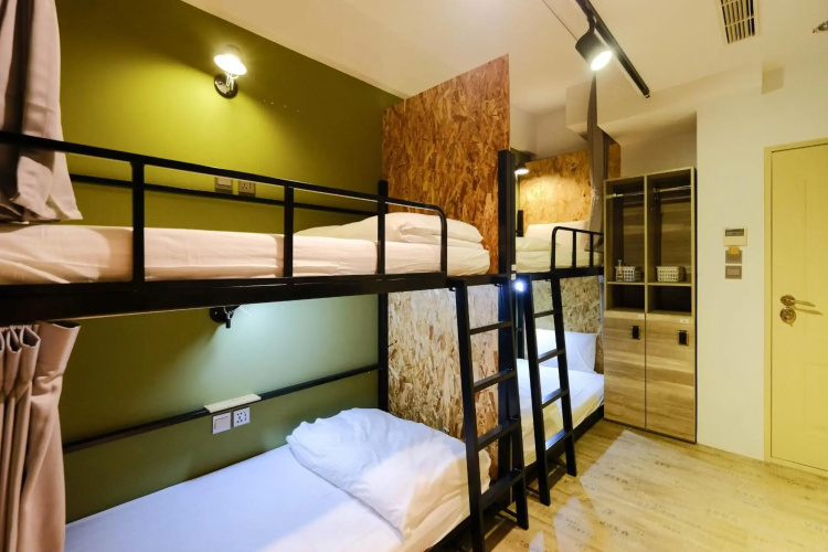 Flyinn Hostel