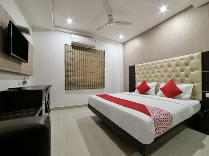 OYO 16894 Aditya Residency