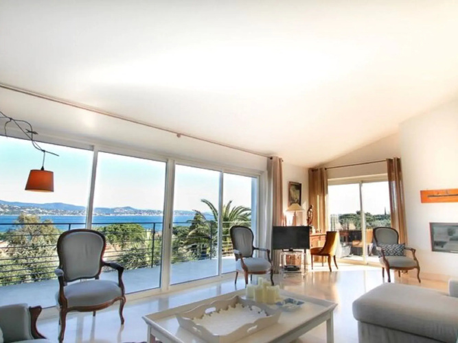 Modern holiday home in Gassin with private pool
