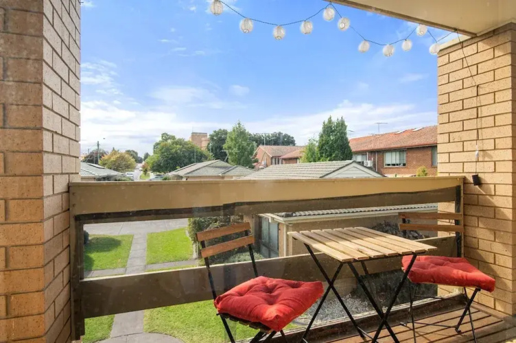 Family Friendly 3-bed With Courtyard & Parking