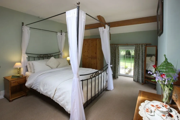 2 Bedrooms Premium Cottage with river view