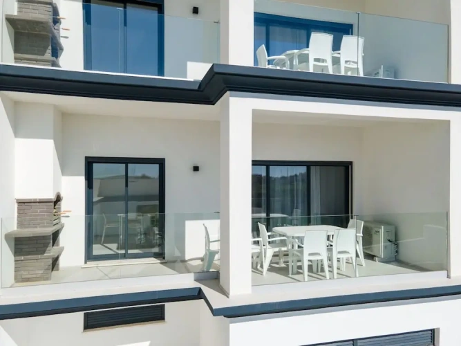 2 Bedrooms Apartment with balcony and with garden view