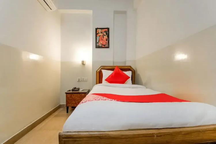 OYO Flagship 42717 Hotel Fort