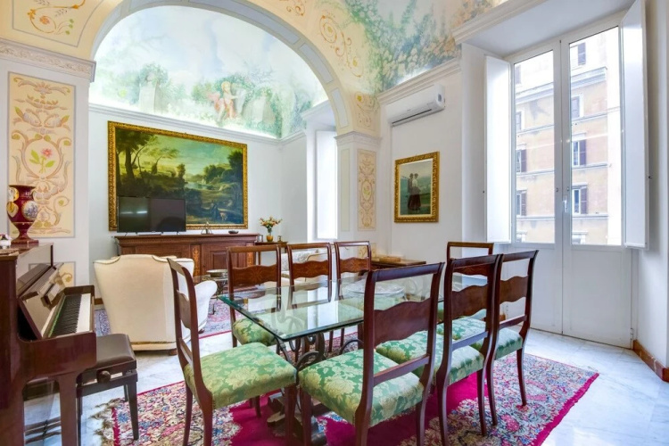Large and Charming Flat Near Termini