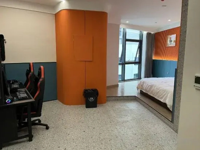 Baojing Sifangyuan E-sports Hotel
