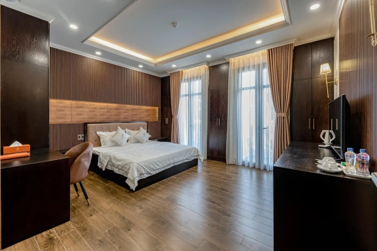 Deluxe room with balcony and with city view