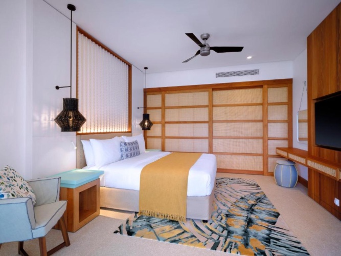Deluxe Double room with balcony and with partial sea view