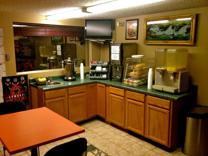 Hwy Express Inn & Suites