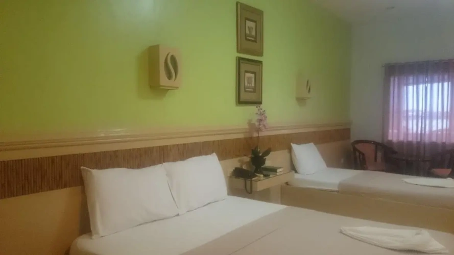 Standard Triple room