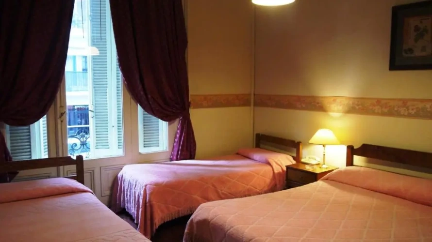 Standard Triple room