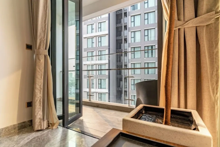 Apartment with balcony