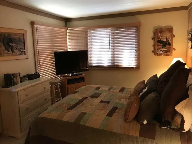 Mountainback #48, Corner Unit - 2 Br Condo