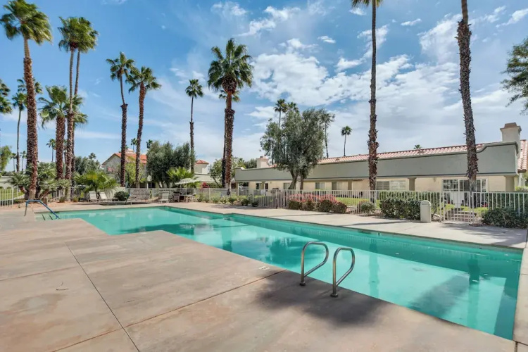 Palm Desert Condo w/ Patio & Community Perks!