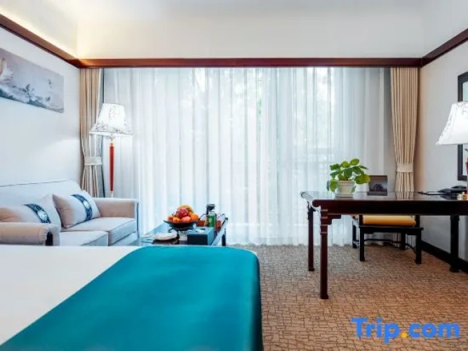2 Bedrooms Family Suite with garden view